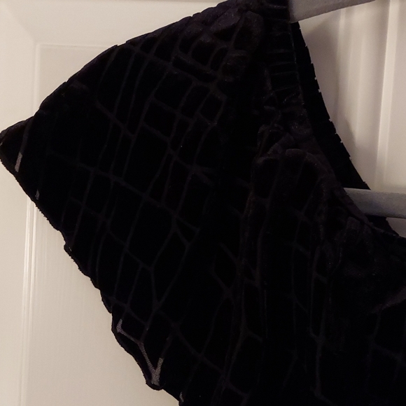 Women's H by Halston velvet top - Picture 3 of 7